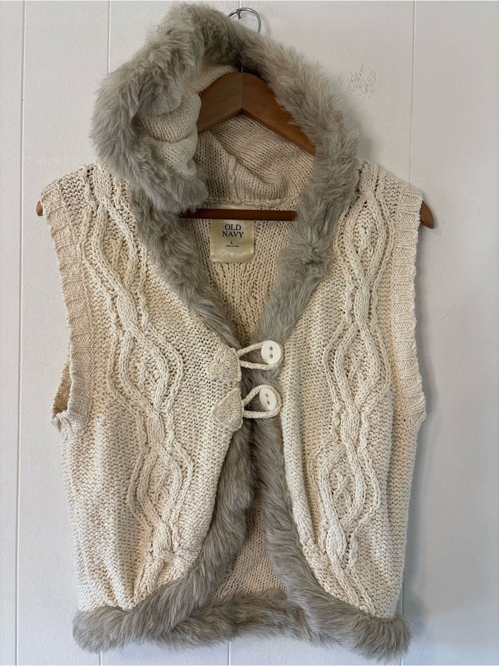 Old Navy Vintage Y2K Hooded Cable Knit Vest Faux Fur Trim Cream/Gray Size Large
